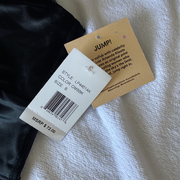 Beyond Yoga Black Star Print Set - Picture 4 of 8